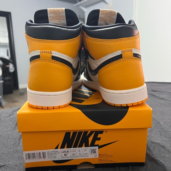 Jordan 1’s yellow toe high top - Picture 4 of 6